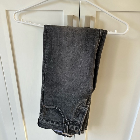 Bundle- 2 pairs of Levi jeans and TNA Top - Picture 9 of 9